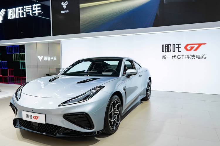 惠州224哪吒汽车在智能汽车领域的表现，领途汽车在新能源汽车市场中的影响力